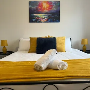 Guest house St Mellons - Close To A48 And M4 